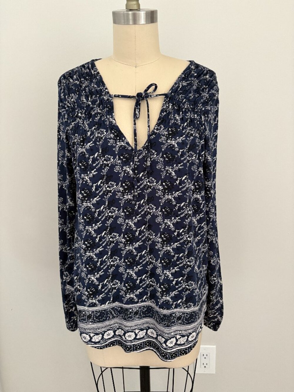 Lucky Brand Navy Blue Floral Paisley Tie-Neck Peasant Blouse Boho Cottagecore M